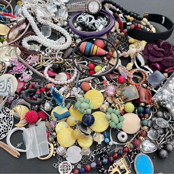 4 lb. Vintage Craft Junk Jewelry Lot - Picture 5 of 6